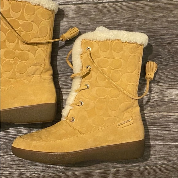 Women’s Suede Coach Boots - Picture 7 of 9